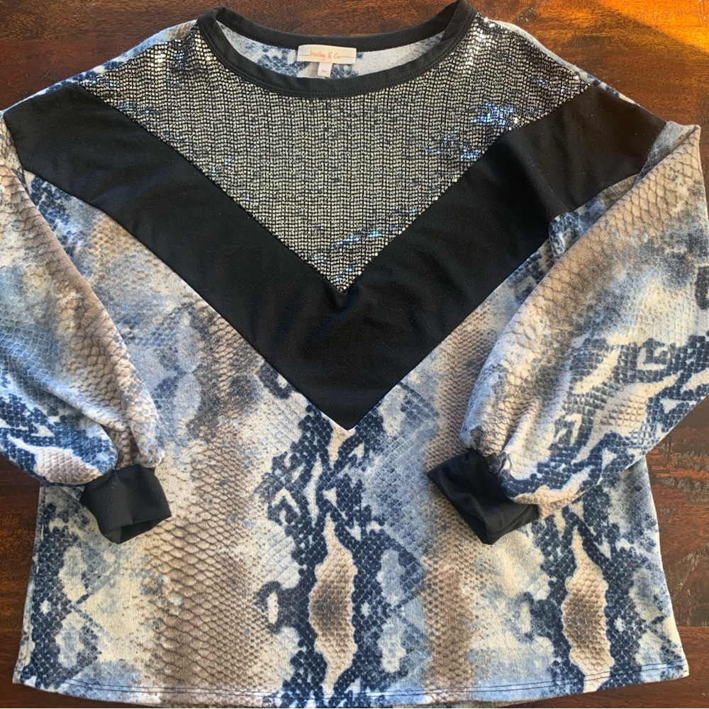 Hailey and Co Women’s  Snakeskin Print Top Medium